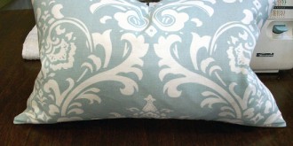 how-to-sew-a-basic-throw-pillow-27