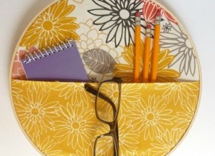 inspiration files--no sew fabric wall pocket organizer from abernathy crafts