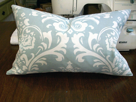 How to sew a basic throw pillow (decorative cushion)
