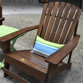 Step-by-step instructions for making a weather-resistant outdoor pillow with zipper enclosure