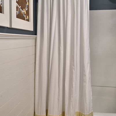 Shower curtain with pleated ruffle accents