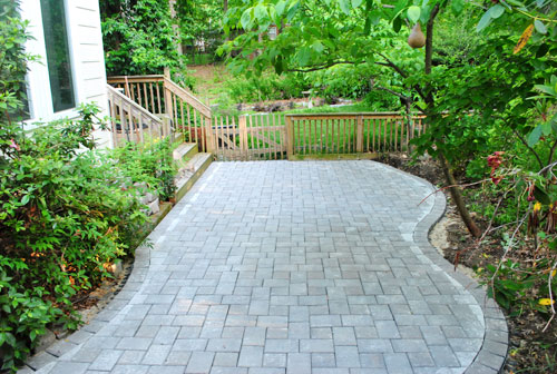 Outdoor project - make a paver stone patio, from Young House Love