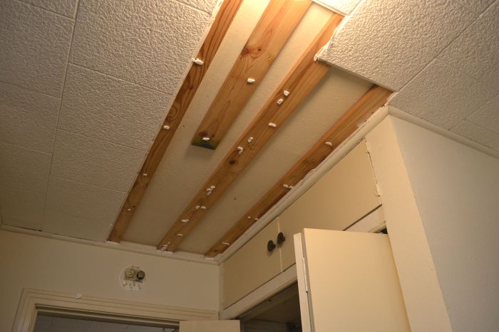 Polystyrene (Styrofoam) ceiling tiles in my hallway