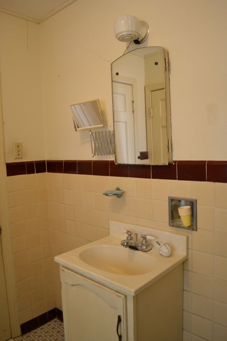 Hallway bath -before remodel