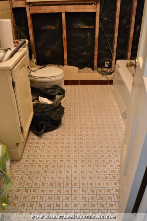 hallway bathroom - tiled walls demolition 6