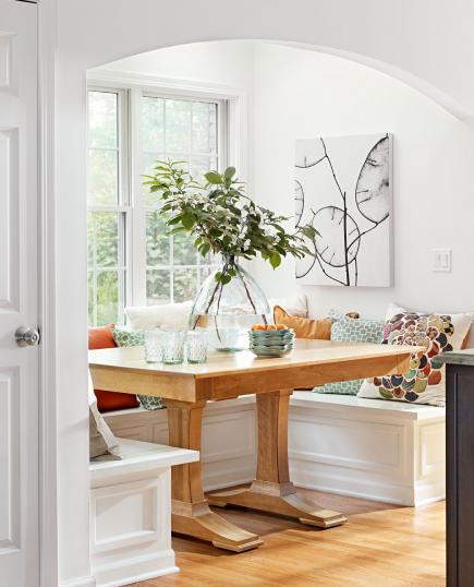 breakfast room banquette - U-shaped banquette via Midwest Living