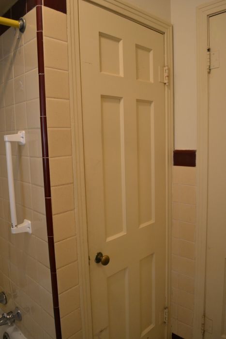 original linen closet in a late 1940s / early 1950s bathroom