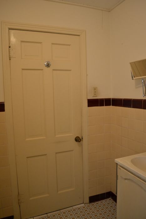 bathroom before remodel - original late 1940s / early 1950s tiled walls and mosaic tile floor