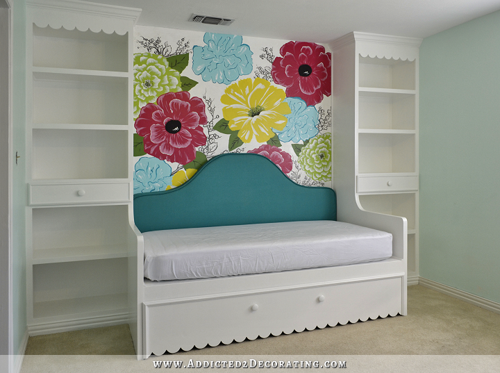 bedroom built-ins with bookshelves and daybed - 2