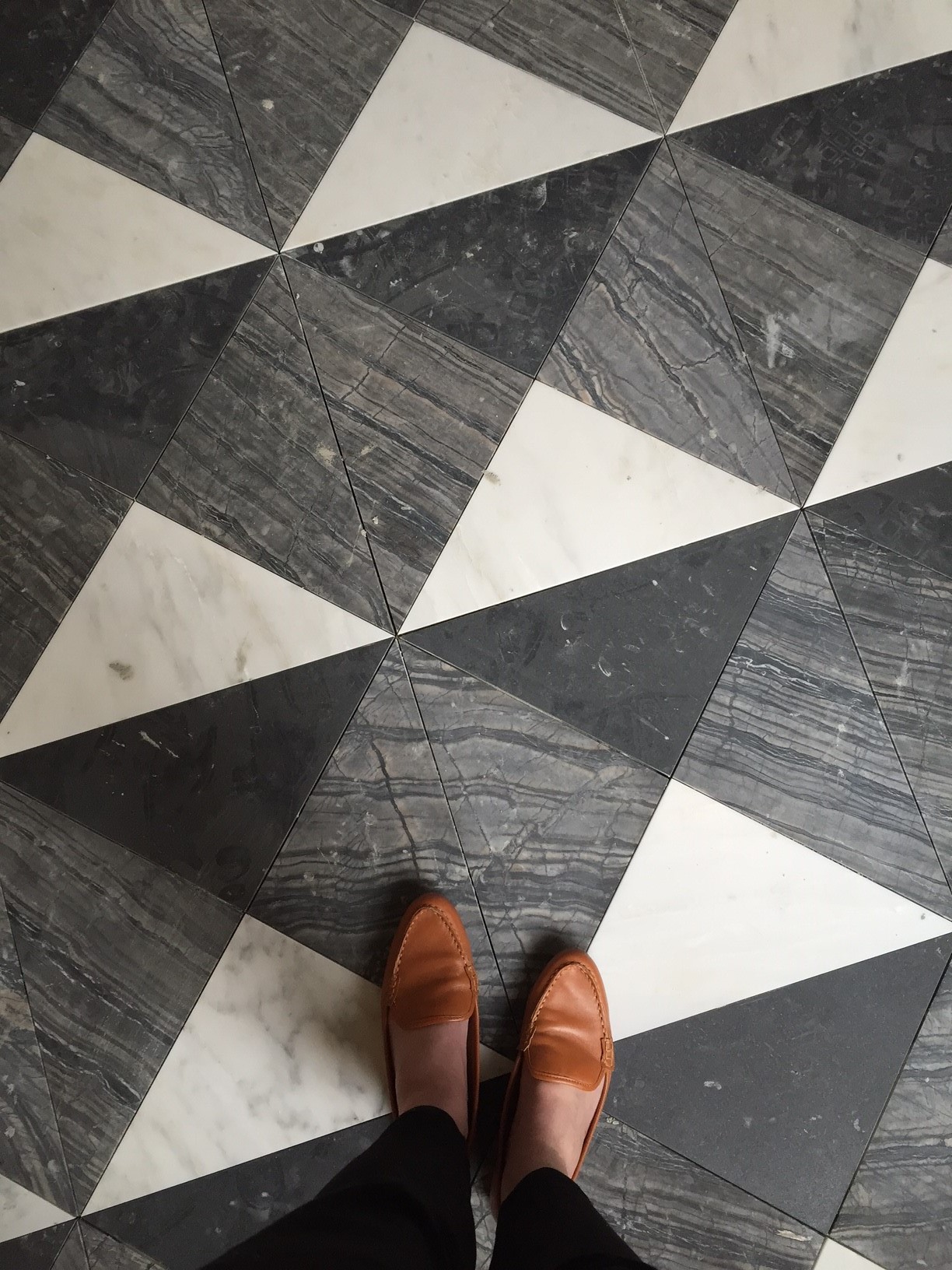 black-and-white-floor-design-from-alice-lane-home