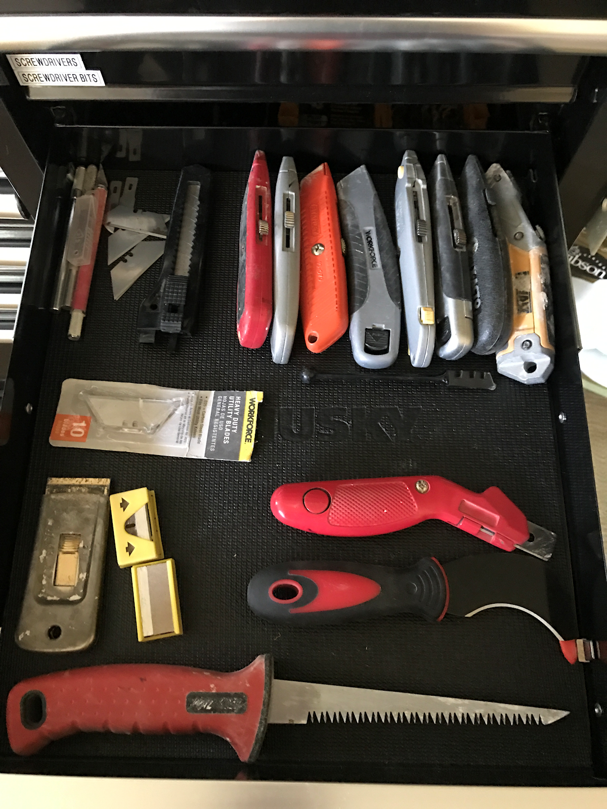 tool chest organization - utility knives