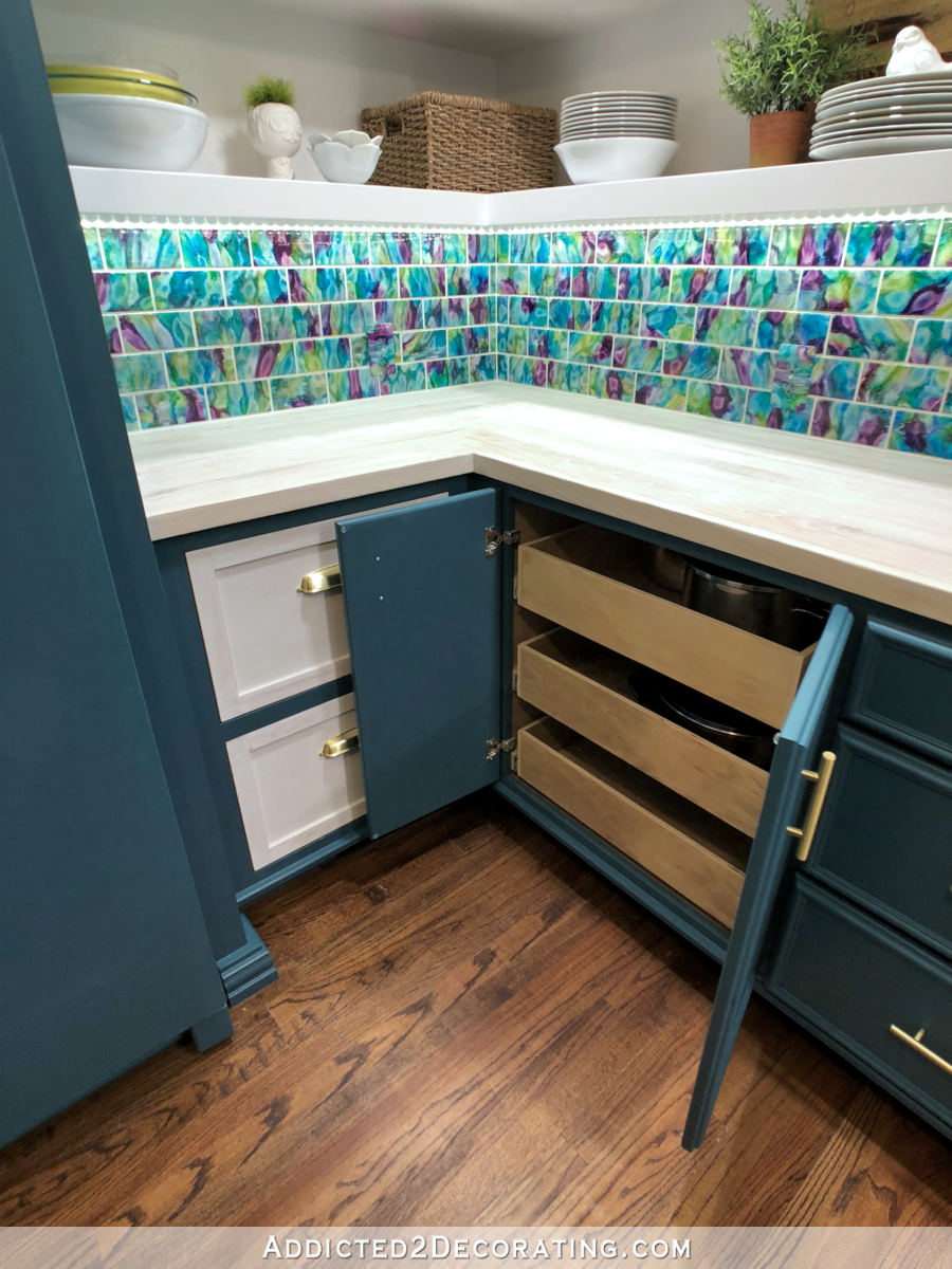 butlers pantry design with pull out shelves in lower cabinet