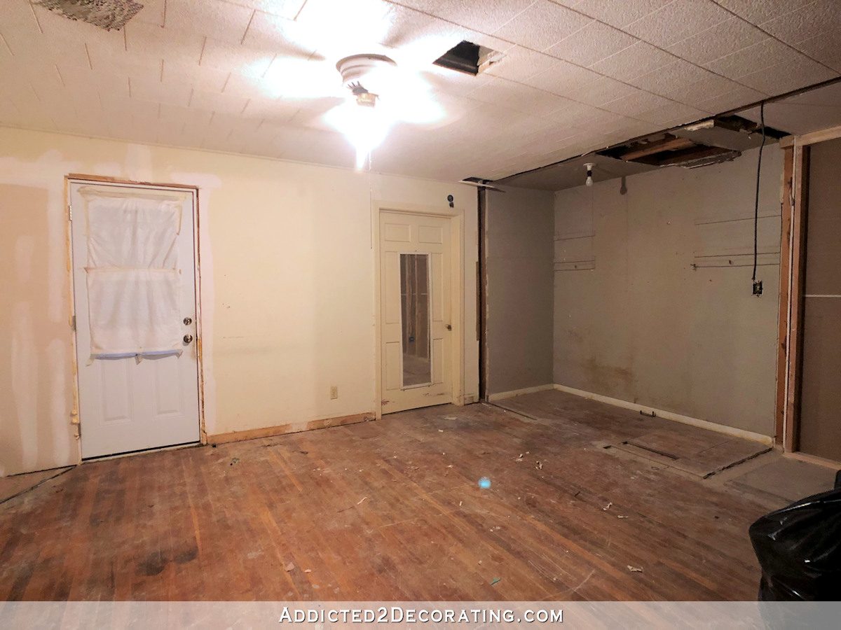 master bathroom - room empty and ready for demo - 3