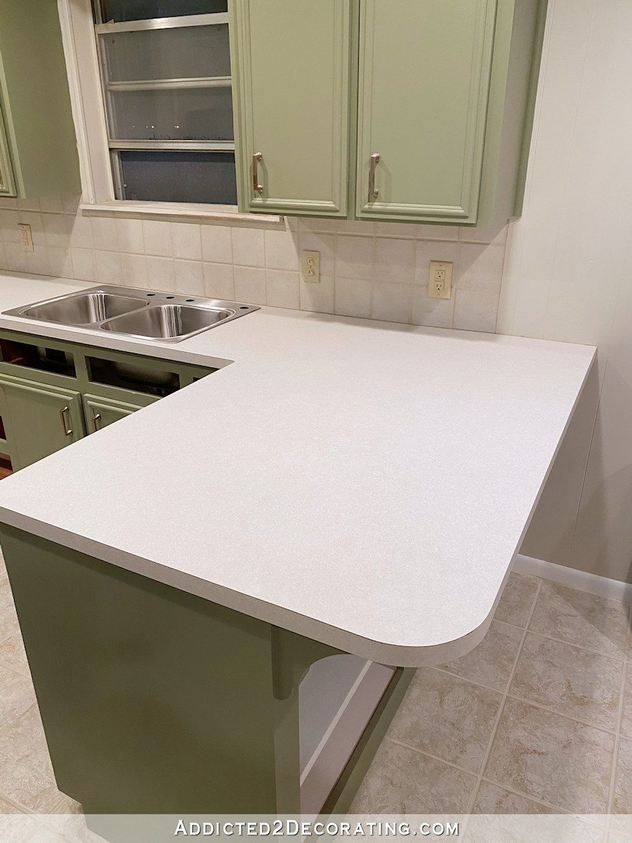 diy countertop - installing new laiminate over old - finished countertop 3