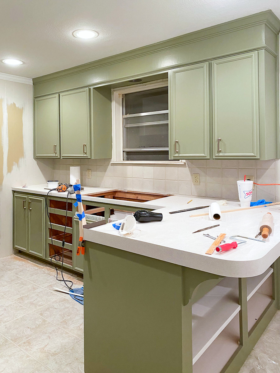 Mom’s Kitchen – Cabinet Doors Installed, Countertop Underway