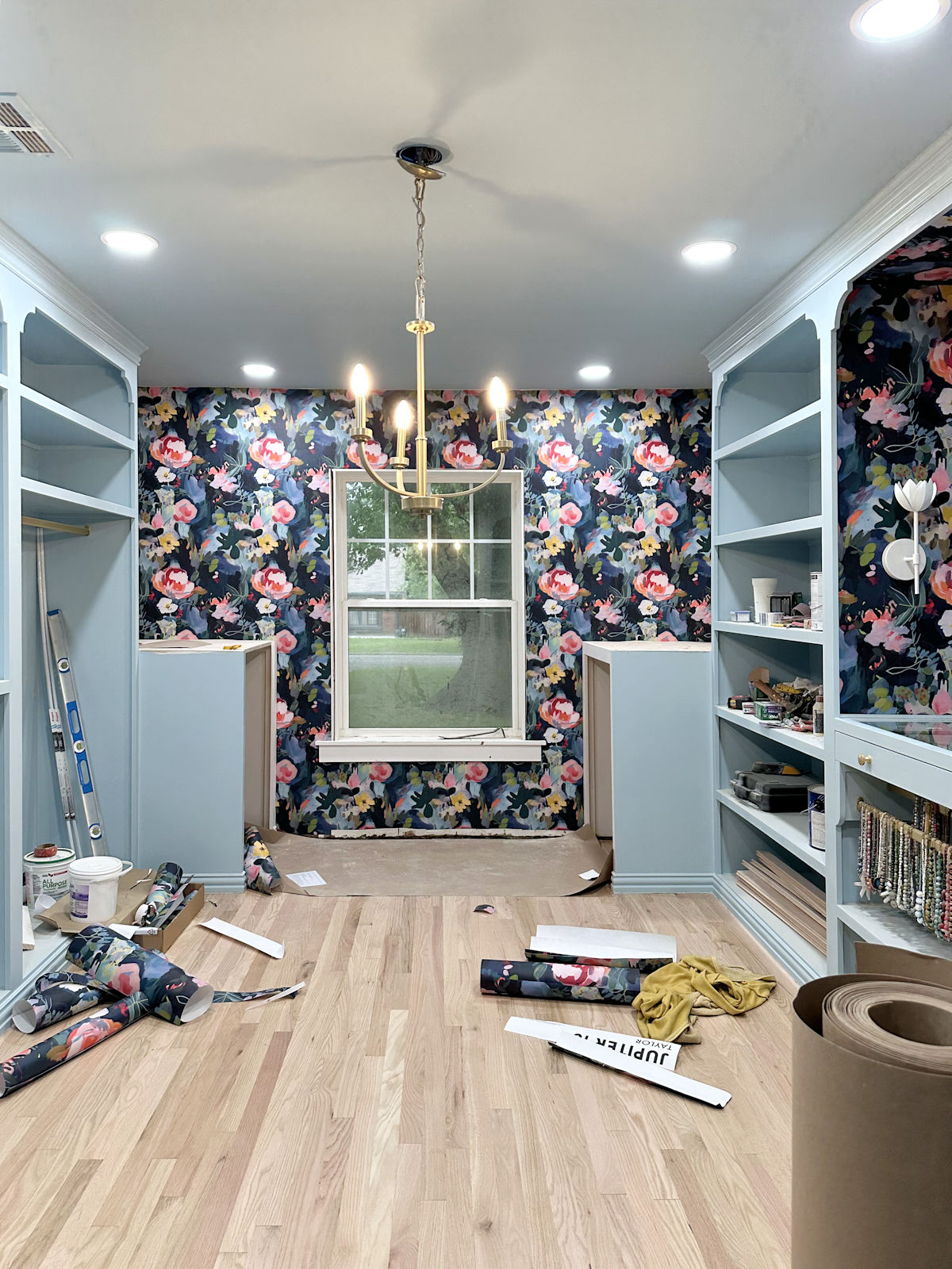 The Walk-In Closet Wallpaper Is Up! - Addicted 2 Decorating®