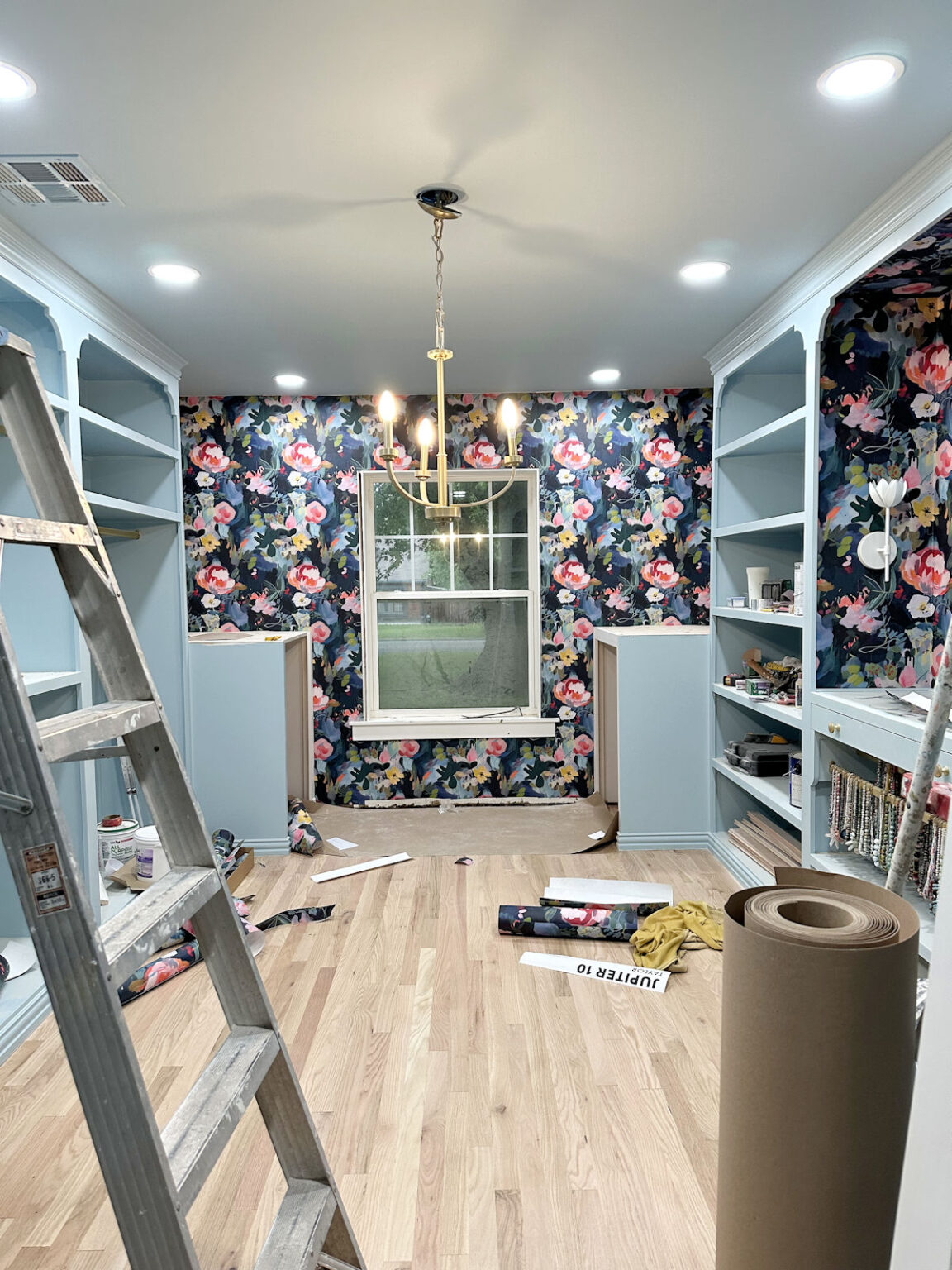 The Walk-In Closet Wallpaper Is Up! - Addicted 2 Decorating®