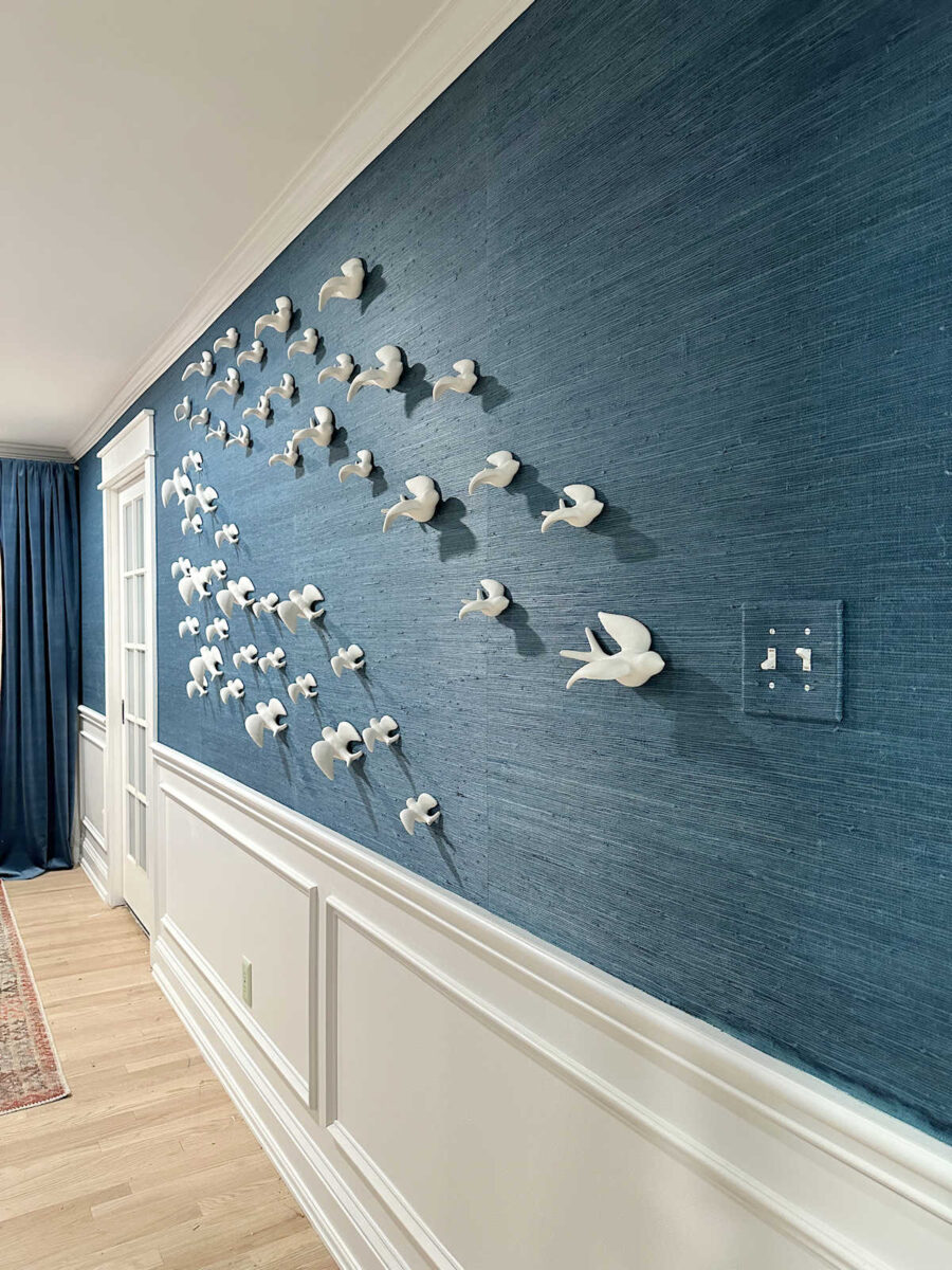 48 oiseaux en céramique à motif organique accrochés au mur de la chambre