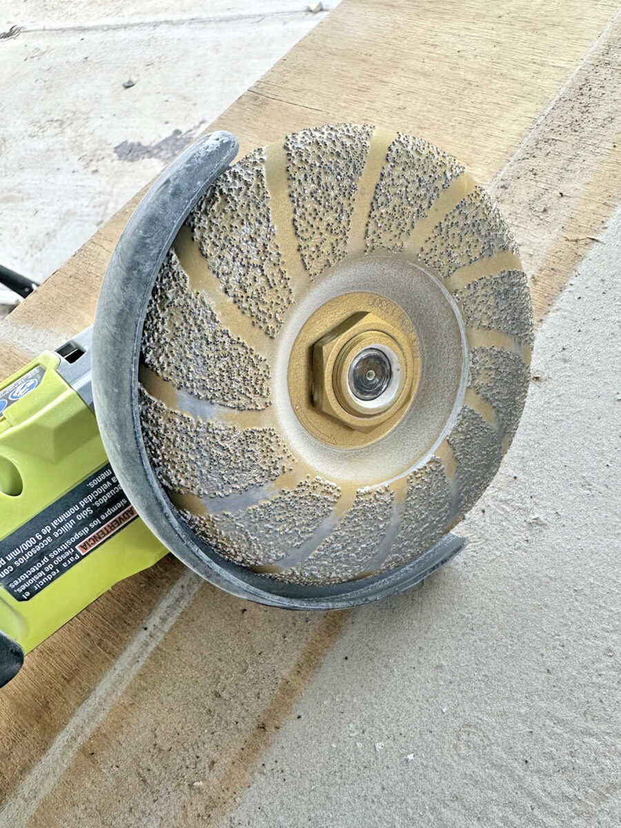 Grinding disc for concrete for handheld grinder