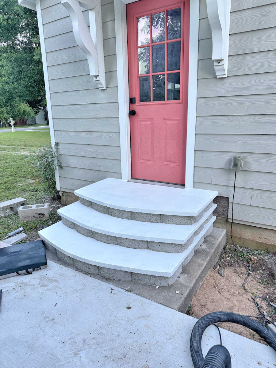 Primer for exterior concrete steps before painting