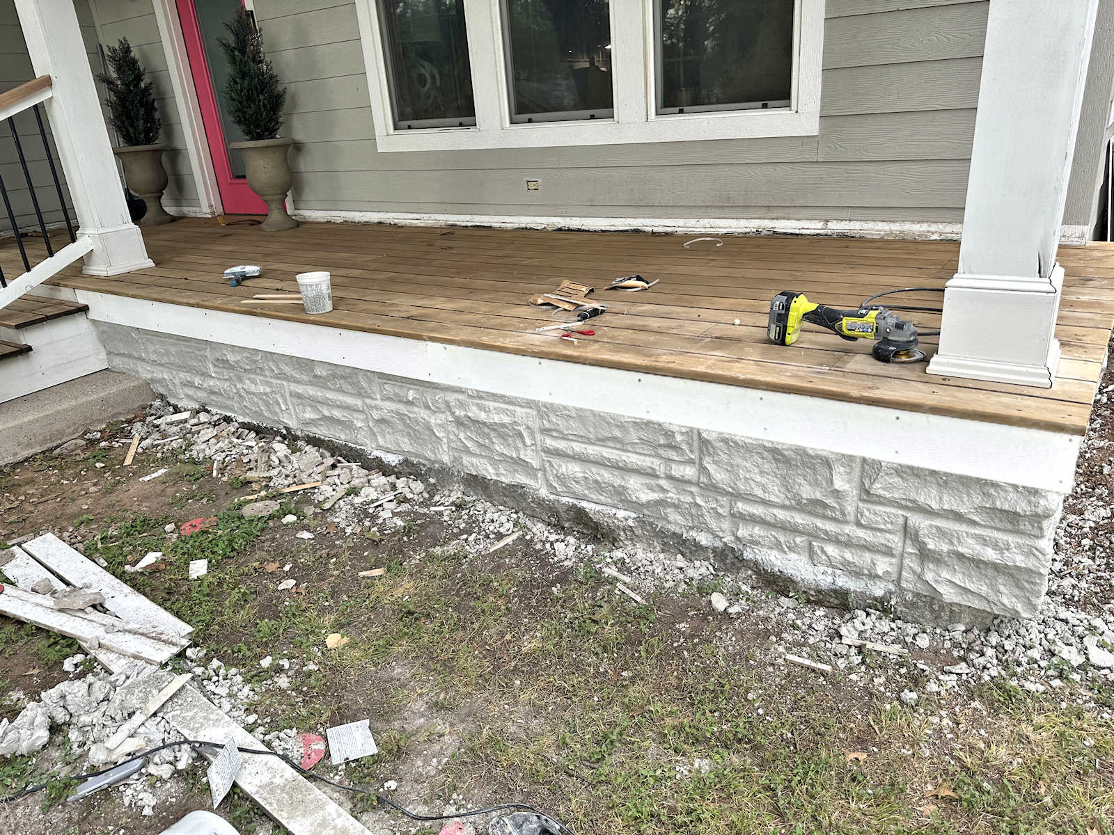 My Finished Front Porch Skirting (DIY Concrete Faux Stone Facade)